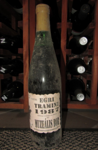 Muzeális borok - 1987 Egri Tramini | Colour WineWorld Kft.